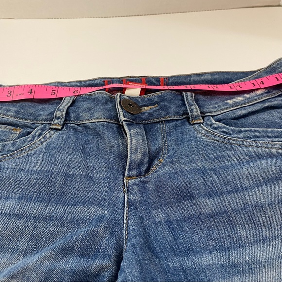 Women’s Elle denim shorts size 2 low rise medium washed distressed - Picture 7 of 9
